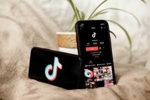 Estratégias para crescer no TikTok do zero: o que ainda funciona hoje